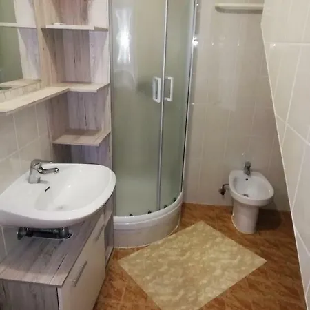 Apartma C-06, C-11 アパート